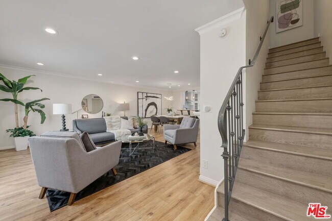 Building Photo - 843 N Martel Ave