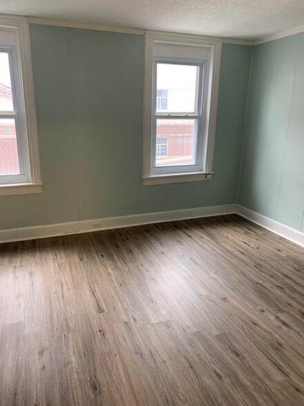 Building Photo - 142 S Union St