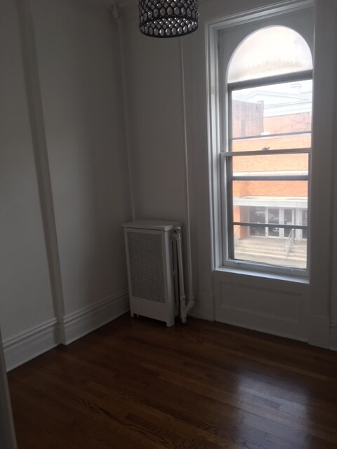 Building Photo - 108 4th St
