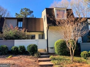 Building Photo - 174 Woodstone Dr