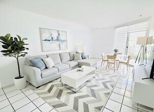 Building Photo - 1750 W 46th St