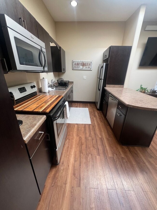 Building Photo - Downtown Condos AirBnb