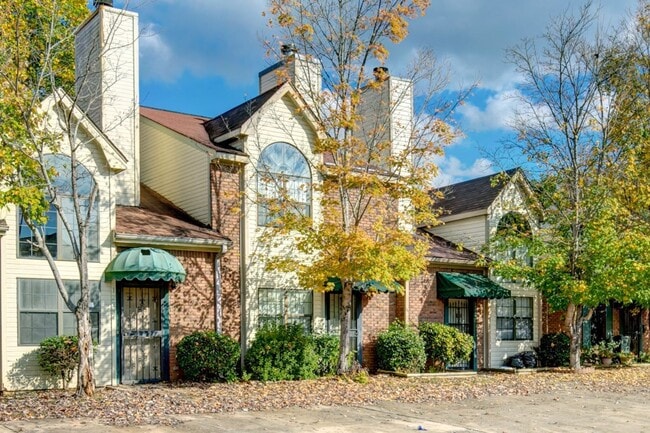 Building Photo - Chic & Spacious Townhome – 3 Beds, 3 Baths, and Modern Charm!