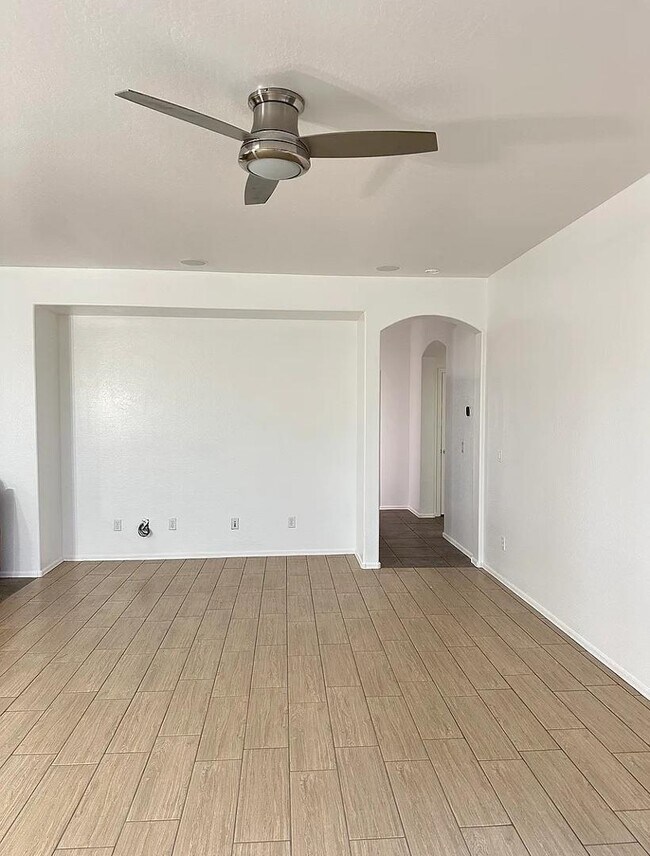 Building Photo - 7706 S 24th Dr