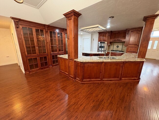 Building Photo - Entertainer delight rental home located in ''The Lakes'' subdivision Coming soon *Private Showing...