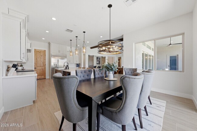 Building Photo - 6896 E Lomas Verdes Dr