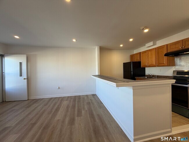 Building Photo - 69 Cove Rd