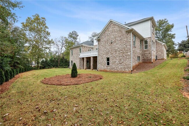 Building Photo - 3750 Robinson Rd NE