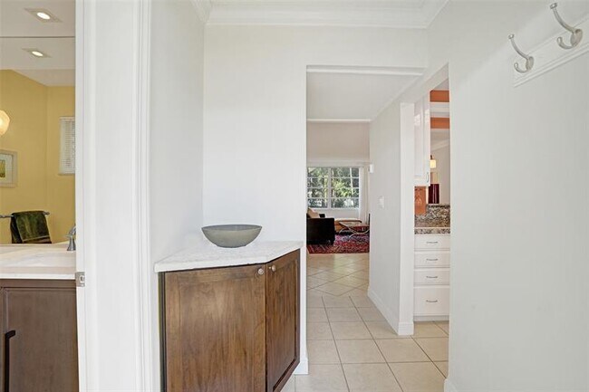 Building Photo - 4025 N Federal Hwy