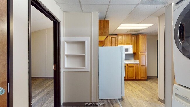 Building Photo - 5585 Straub Rd