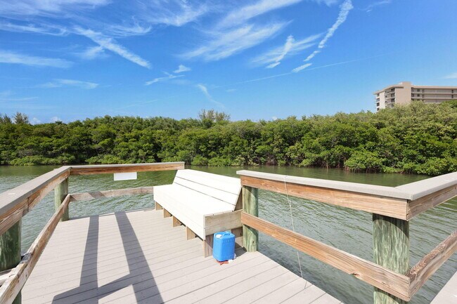 Building Photo - 801 S Ocean Dr