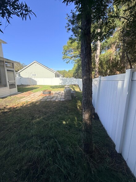 Building Photo - 834 Indianola Ct