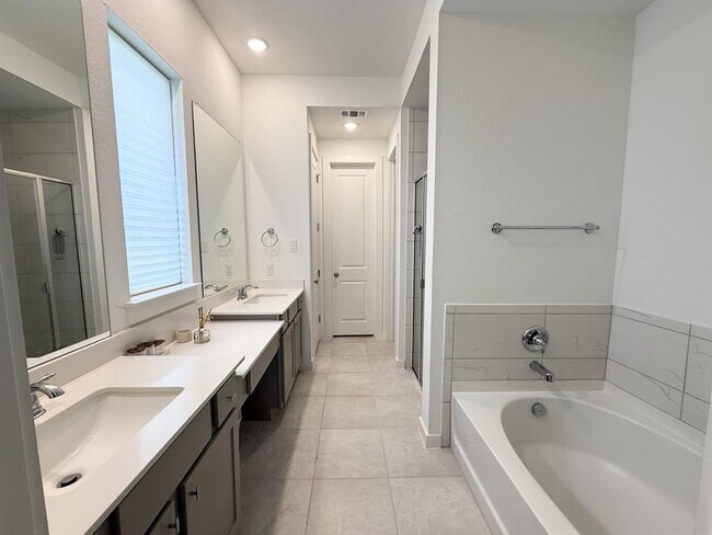 Building Photo - 4418 Hannover Wy