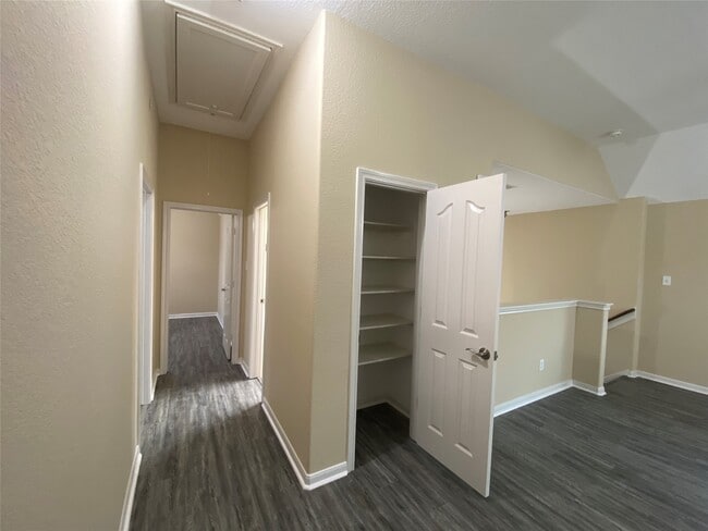 Building Photo - 4903 Summer Ridge Dr
