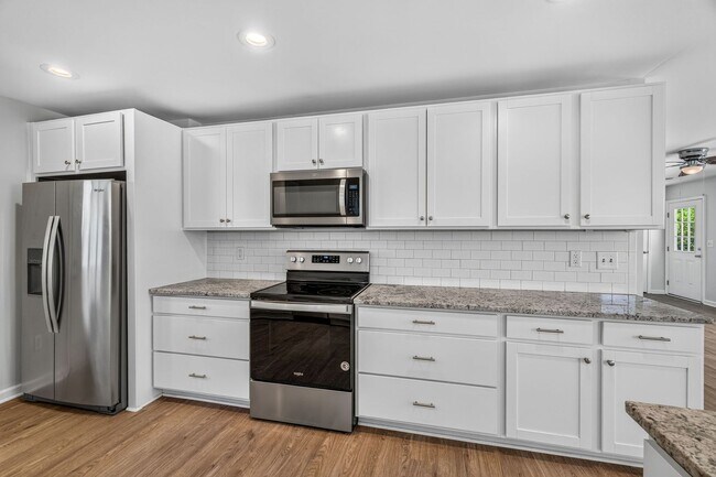 Building Photo - Move-In Ready Home in Hanahan