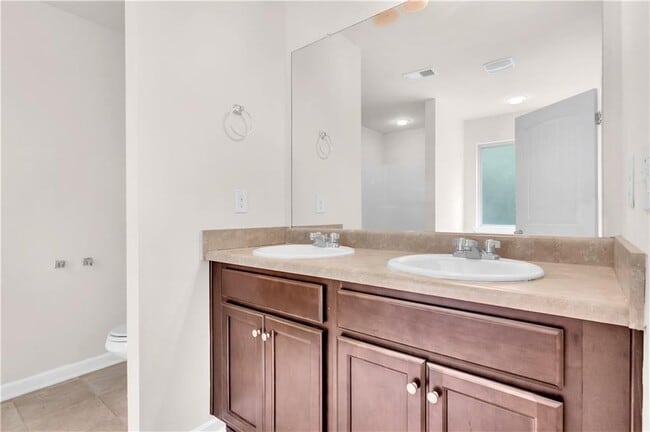 Building Photo - 4488 Ravenwood Dr