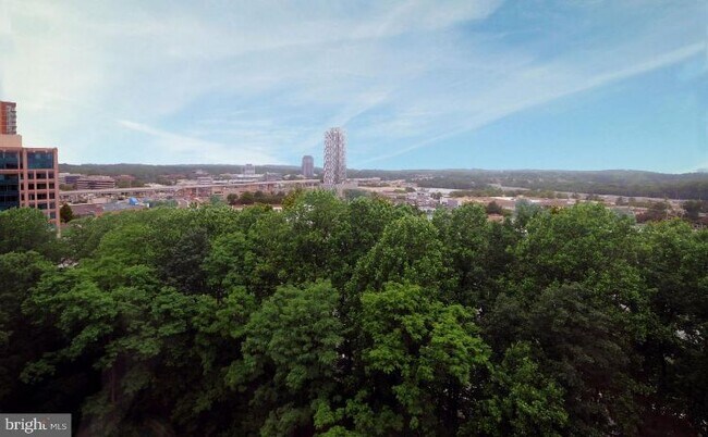 Building Photo - 8370 Greensboro Dr