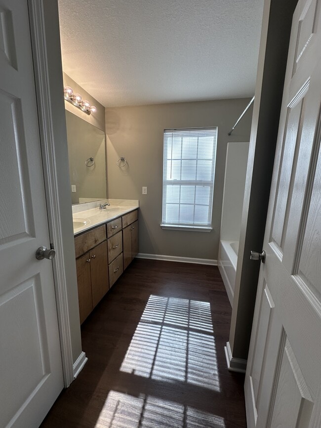 Building Photo - 128 Branch St