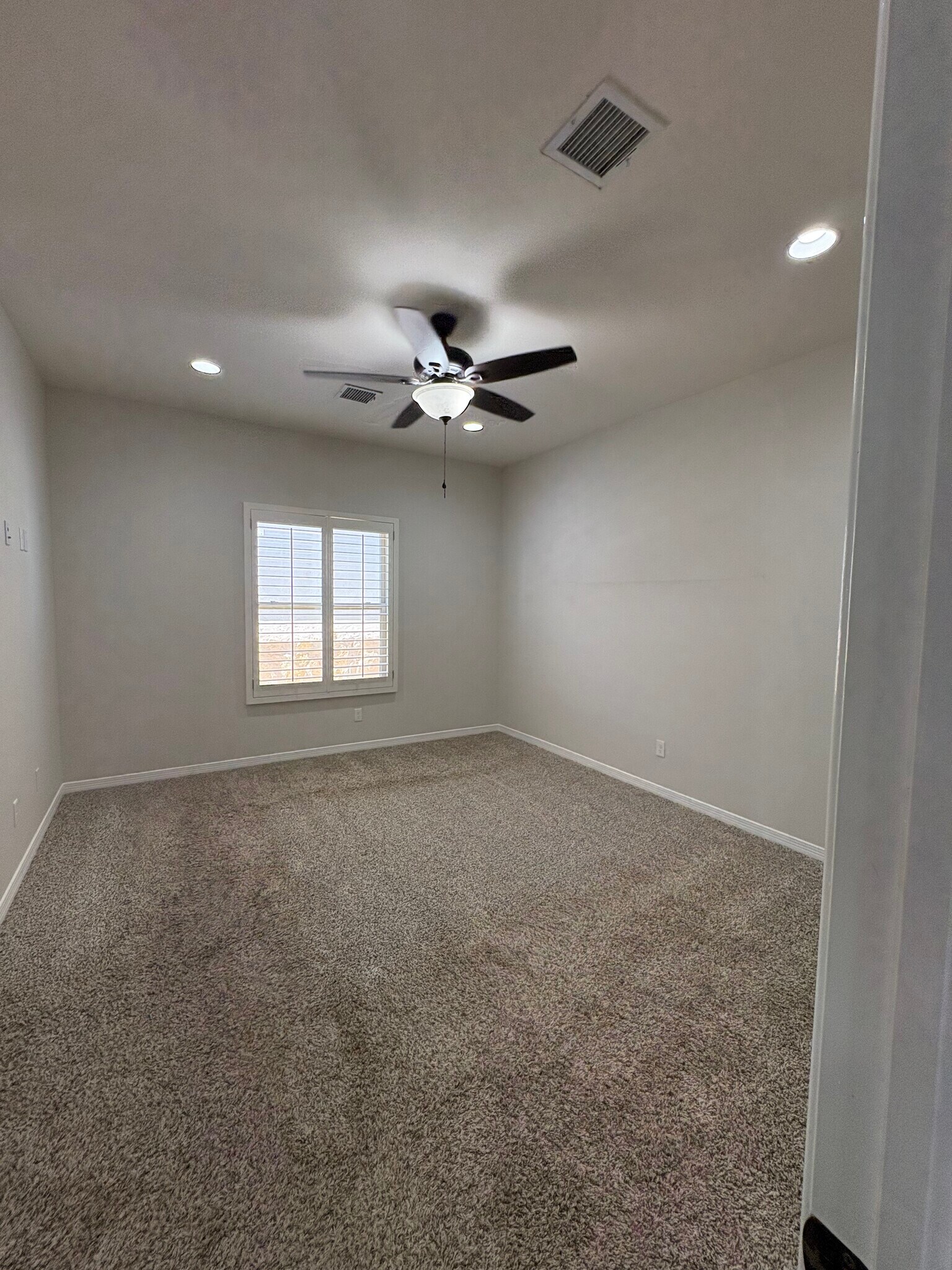 Building Photo - 14735 Pebble Hills Blvd