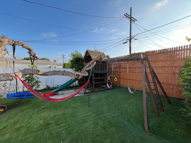 Building Photo - 1415 Stearns Dr