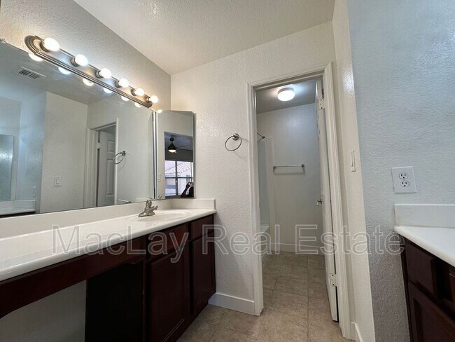 Building Photo - 8787 E Mountain View Rd