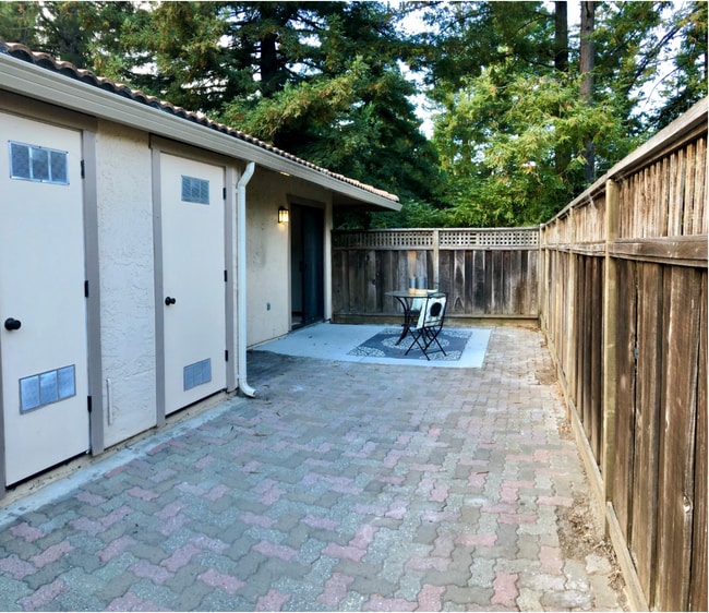 Building Photo - 144 Peach Terrace