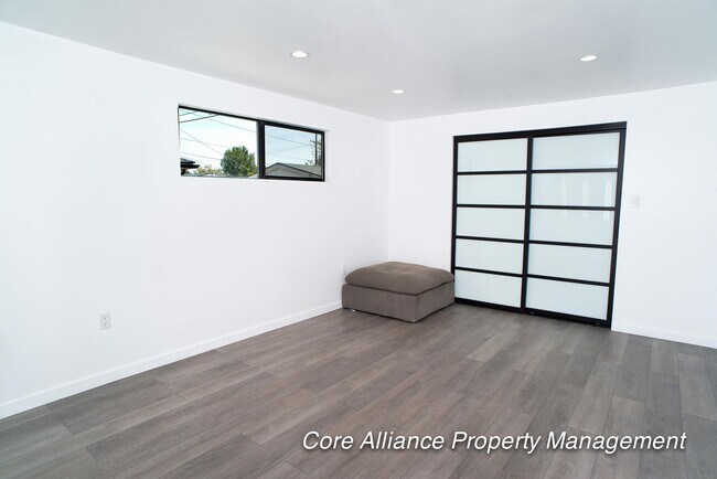 Building Photo - 20422 Schoenborn St