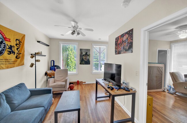 Building Photo - 919 Foster St