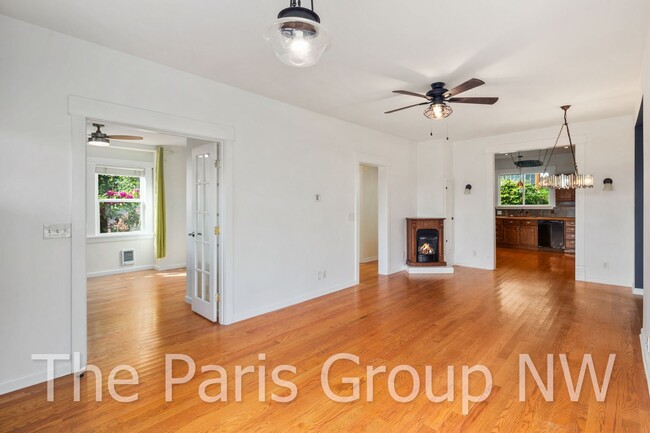 Building Photo - Adorable 3br, 2ba West Seattle Remodel * B...