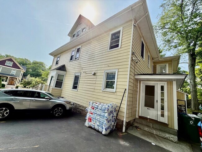 Building Photo - 161 Walnut St