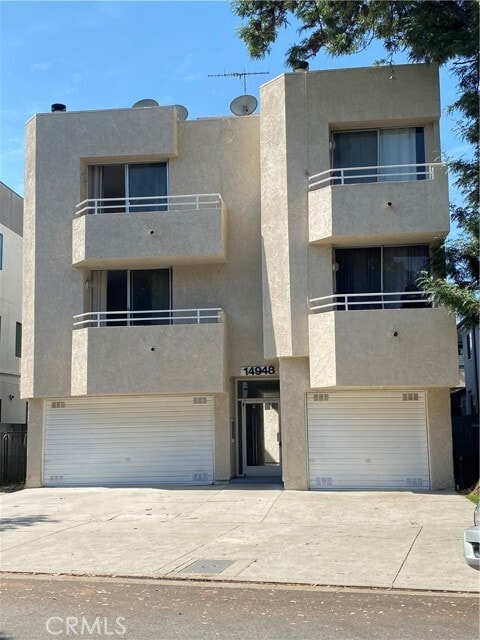 Building Photo - 14948 Moorpark St