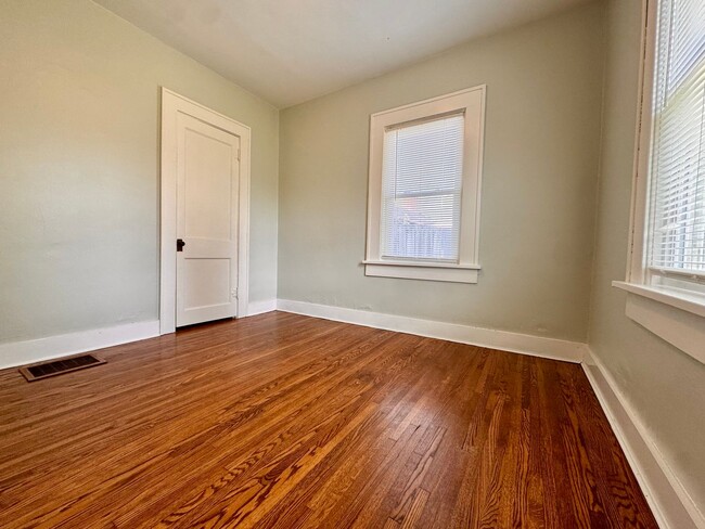 Building Photo - Charming 2 Bedroom 1 Bath House