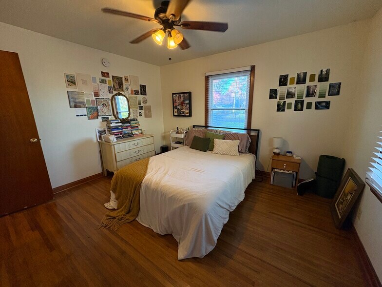 Building Photo - 901 E Scott St