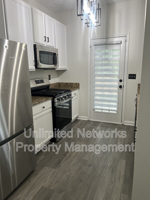 Building Photo - 5895 Terremont Cir