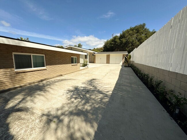 Building Photo - Brand New Upgraded 2BD2BA ADU | Gated | Canyon Views | Private Laundry & Parking