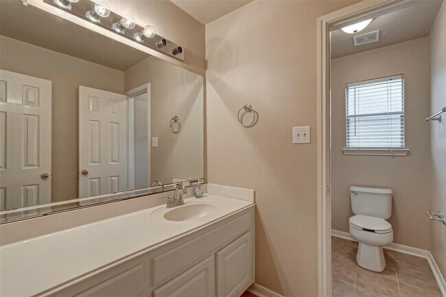 Building Photo - 2130 Autumn Fern Dr