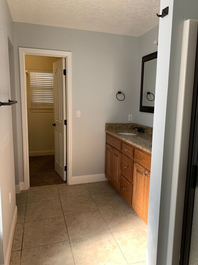 Building Photo - 2225 Jadyn Ln