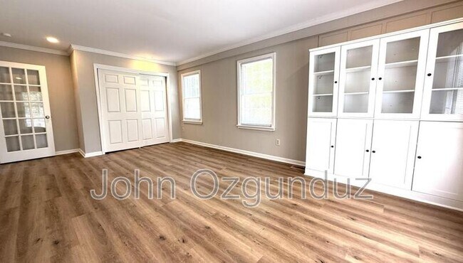 Building Photo - 3909 Westra Dr