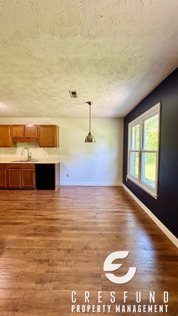 Building Photo - Charming 3 Bedroom, 2 Bath AVAILABLE NOW!