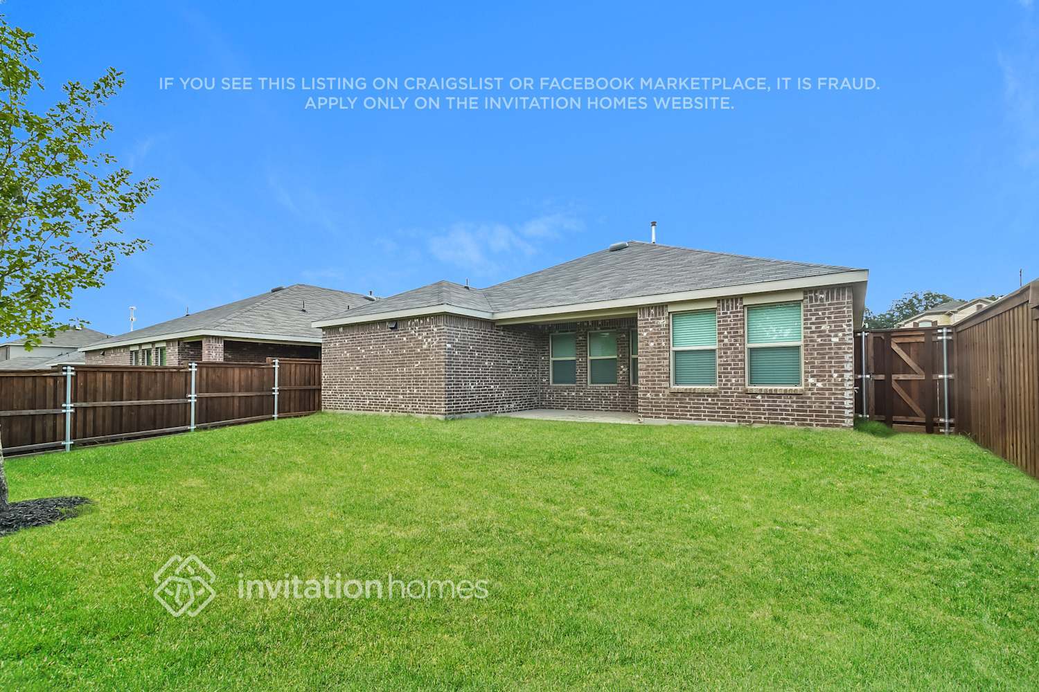 Building Photo - 1790 Alamandine Ave