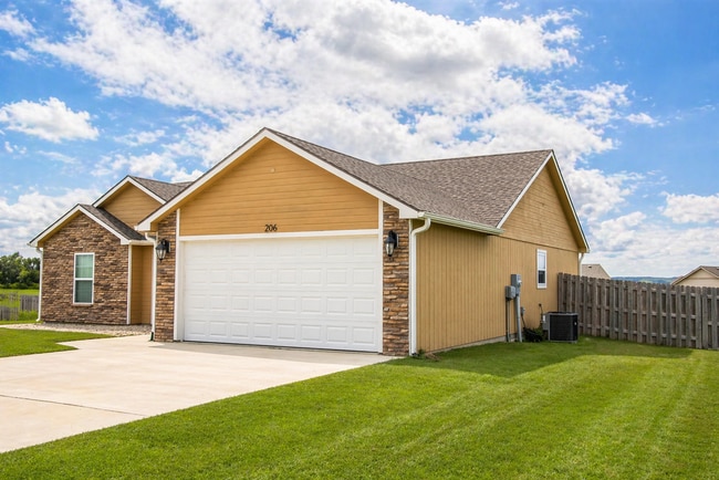 Building Photo - 3 Bed 2 bath Rock Creek