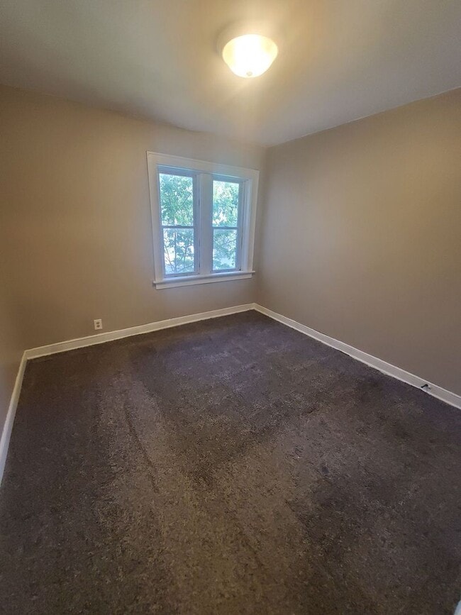 Interior Photo - 4603 N 29th St - 6 unit