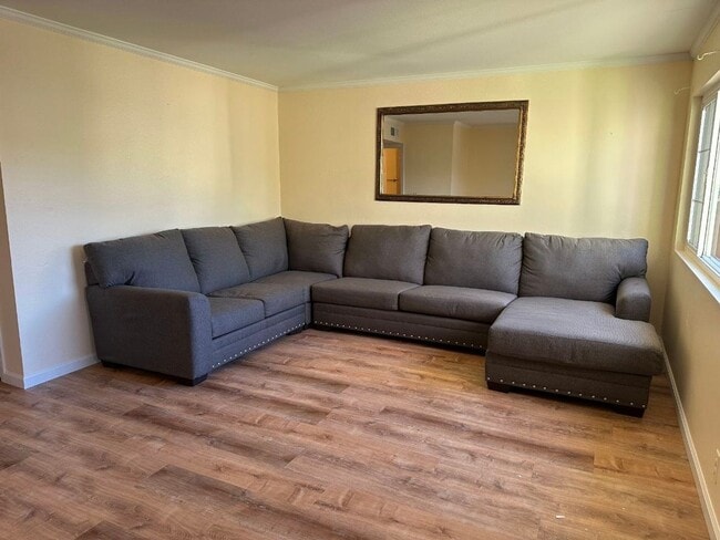 Building Photo - Charming 4-Bedroom Single-Family Home in S...