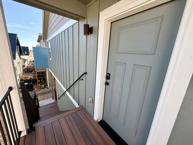 Building Photo - 2837 Urban Pl