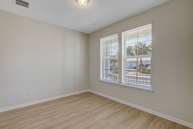 Building Photo - 408 S 8th St