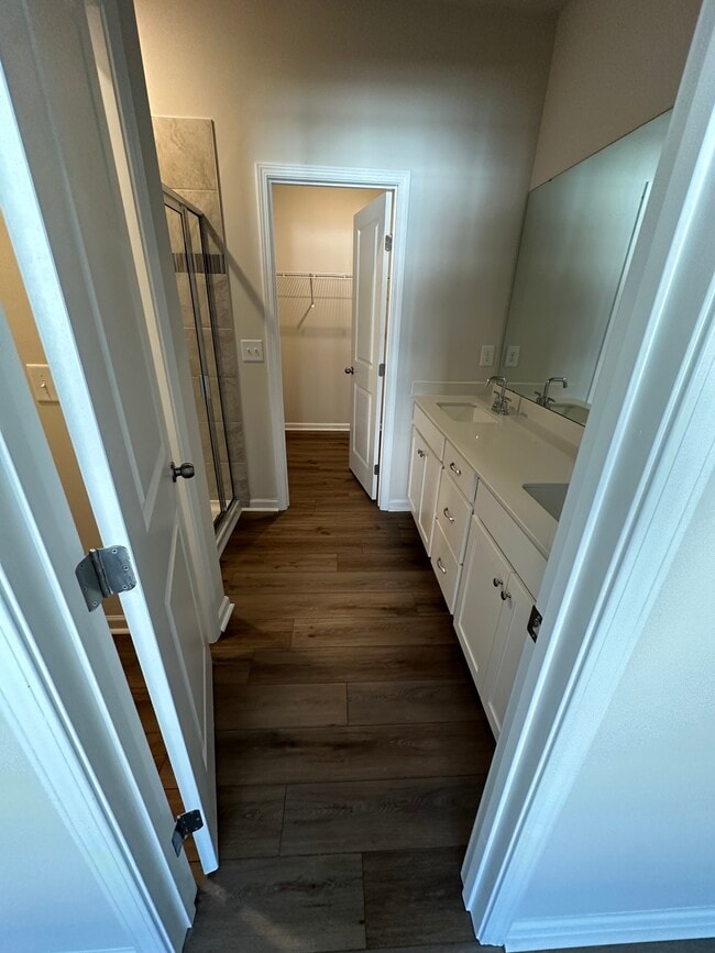 Building Photo - 220 Paneer Ln