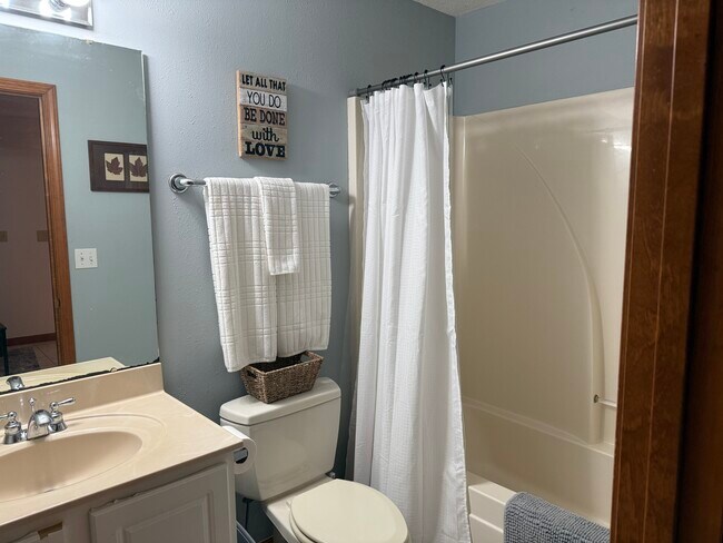 Building Photo - 917 Roddy Rd