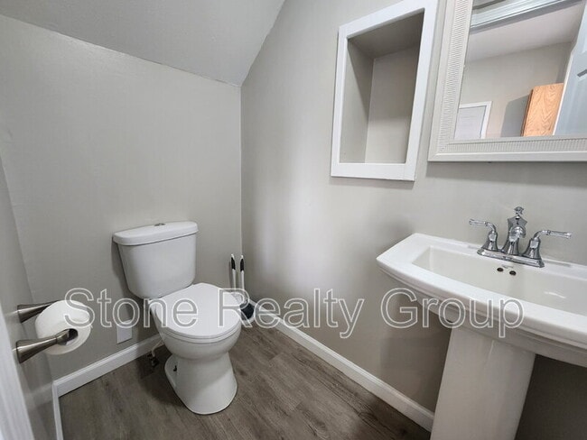 Building Photo - 1609 College Ave