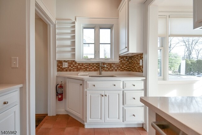 Building Photo - 133 Pine Grove Ave