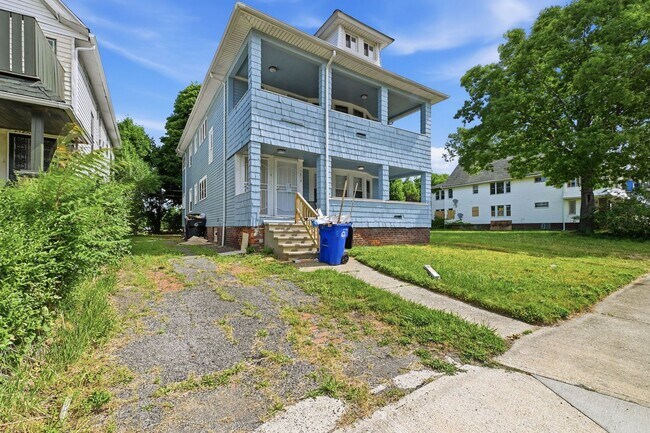 Building Photo - 11611 Fairport Ave